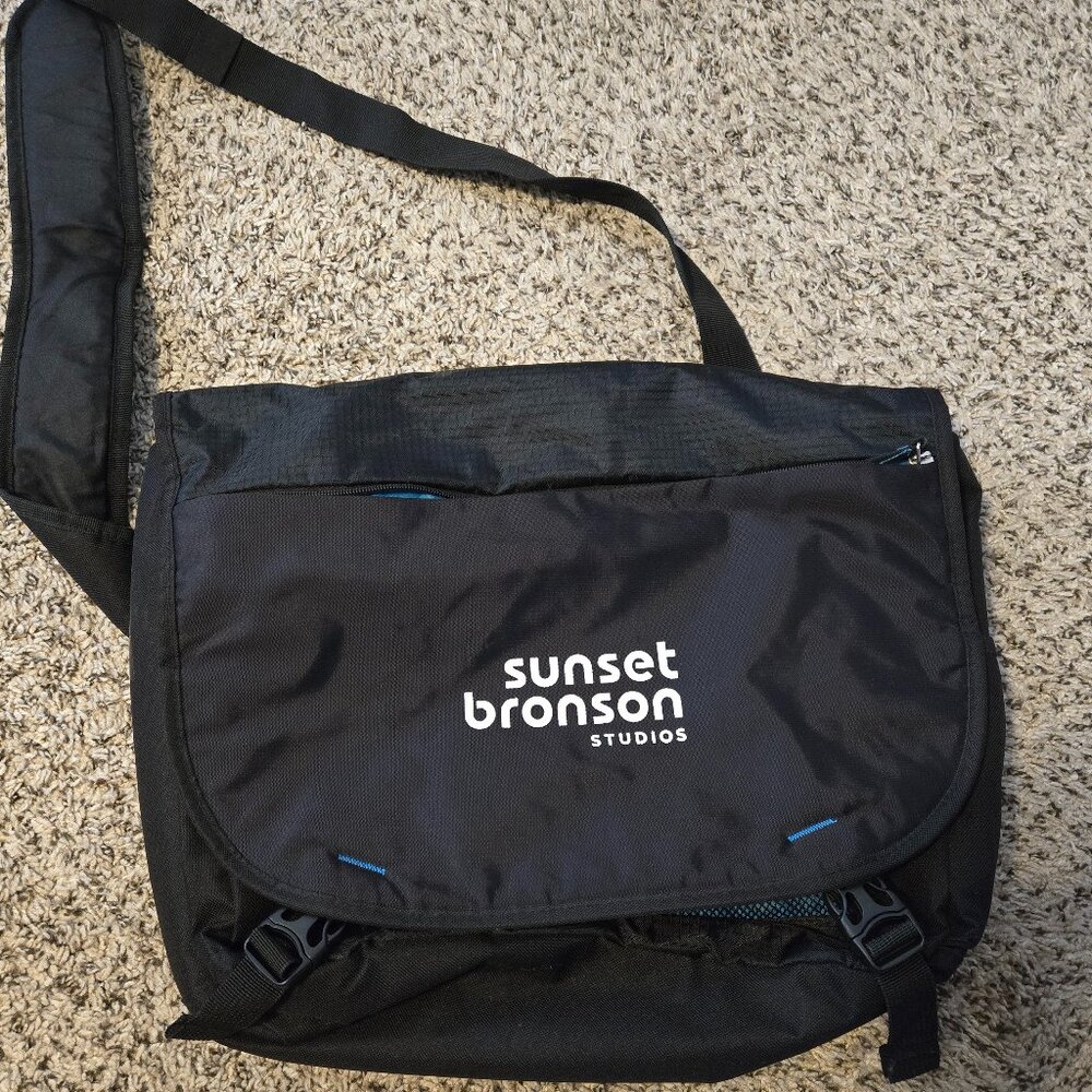 Sunset Bronson Studios 15" Laptop Messenger Sling Bag.
